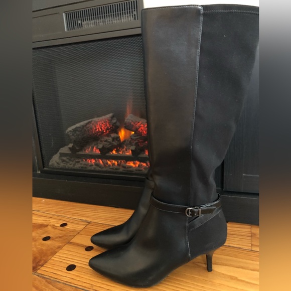 Heeled boots - Picture 3 of 3